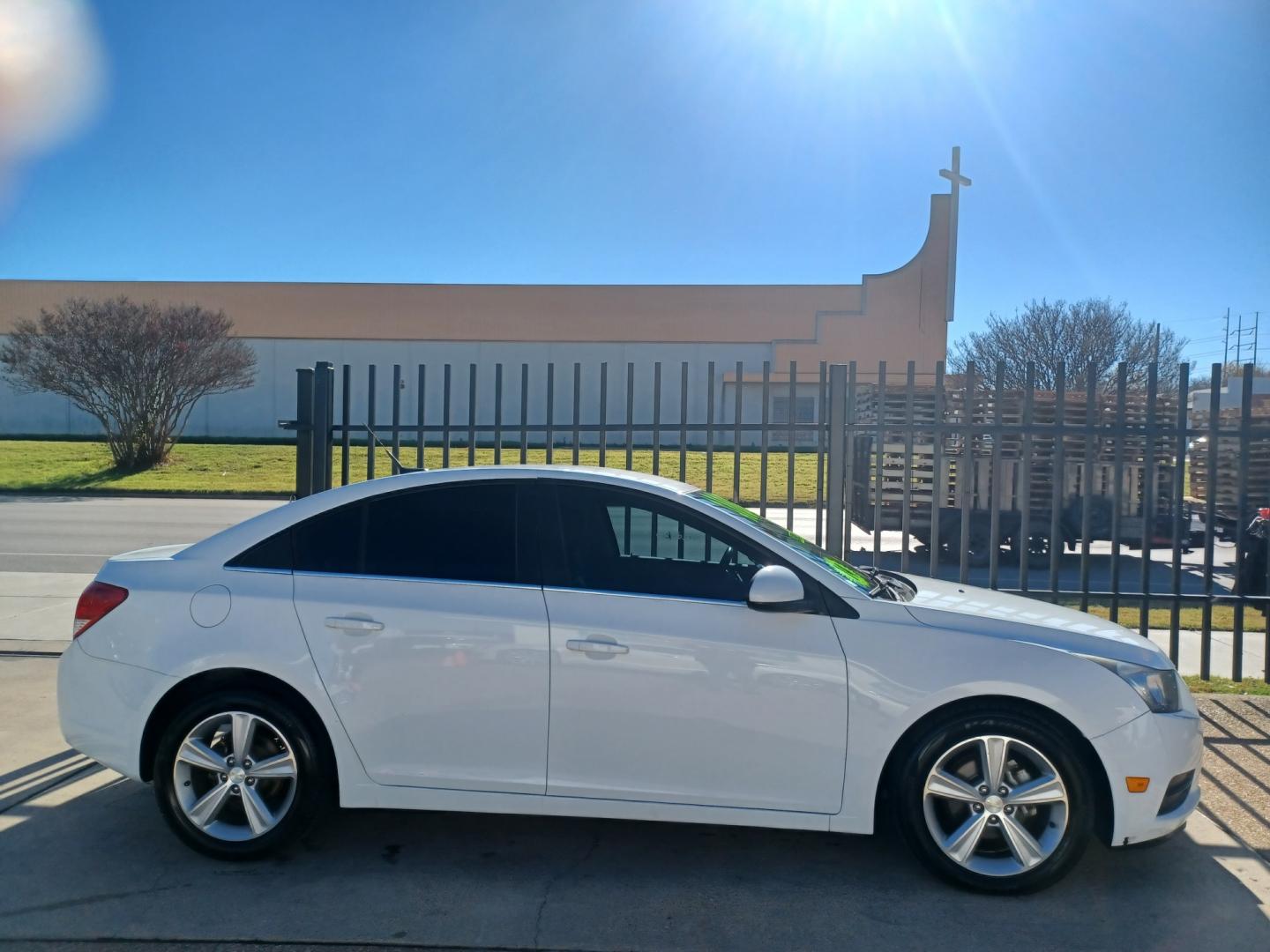 2014 WHITE /GRAY Chevrolet Cruze LT (1G1PE5SB0E7) with an 1.4L I4 TURBOCHARGER engine, AUTOMATIC 6-SPEED transmission, located at 2001 E. Lancaster, Ft. Worth, 76103, (817) 336-7000, 32.746181, -97.301018 - Photo#0